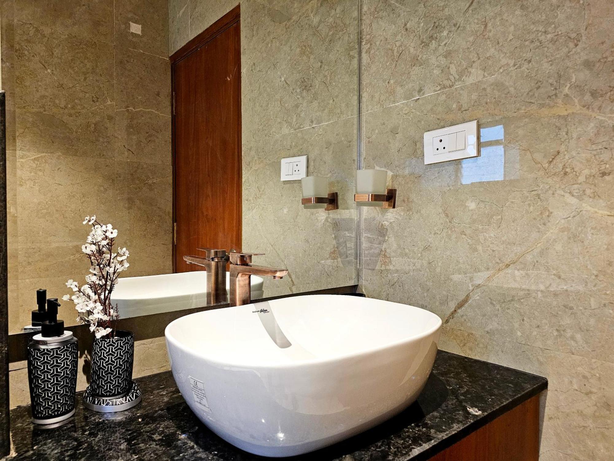 The Pentouz On 100 Feet Road Indiranagar - An Urban Luxury Retreat Bangalore Exterior foto